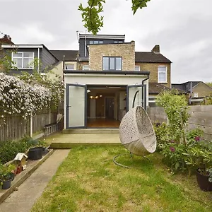  Homestay Contemporary 3 Bed House With Spacious Garden Close To Stratford & Canary Wharf